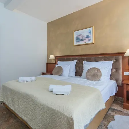 Royal * 奥帕提亚