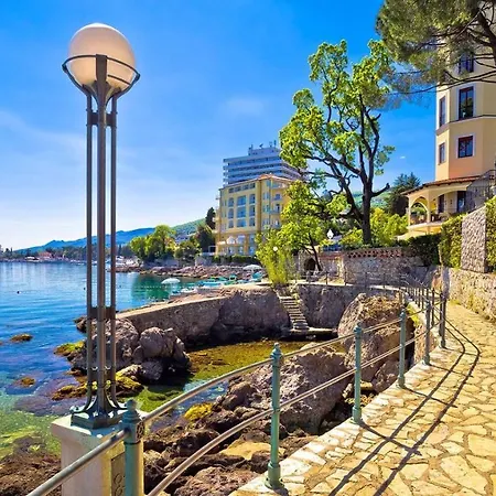 Royal * 奥帕提亚